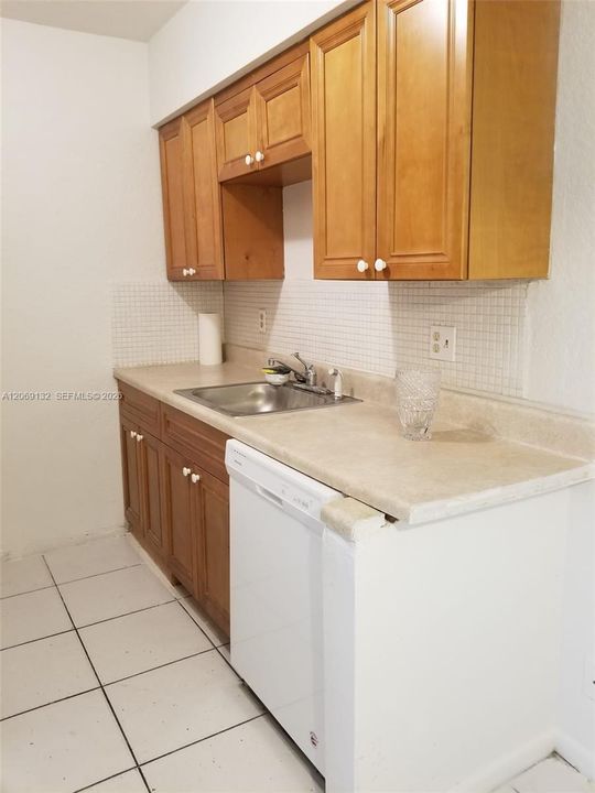 For Rent: $1,400 (1 beds, 1 baths, 580 Square Feet)