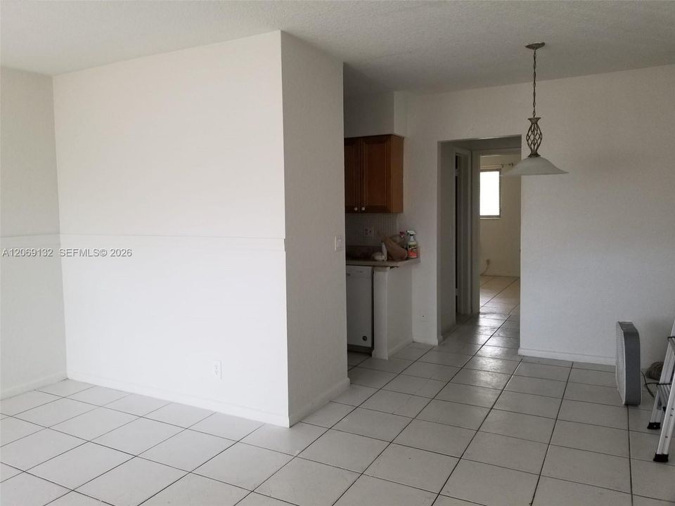 For Rent: $1,400 (1 beds, 1 baths, 580 Square Feet)