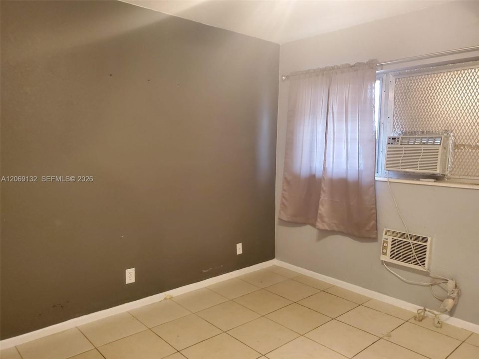 For Rent: $1,400 (1 beds, 1 baths, 580 Square Feet)