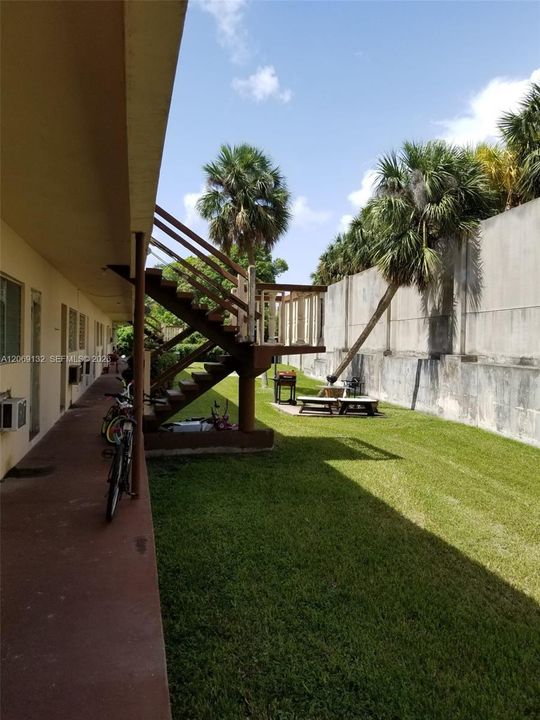 For Rent: $1,400 (1 beds, 1 baths, 580 Square Feet)