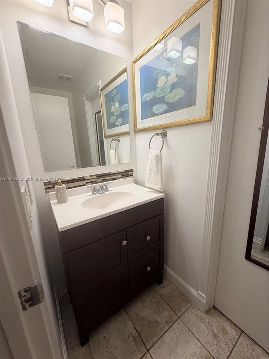 For Sale: $205,000 (2 beds, 1 baths, 863 Square Feet)