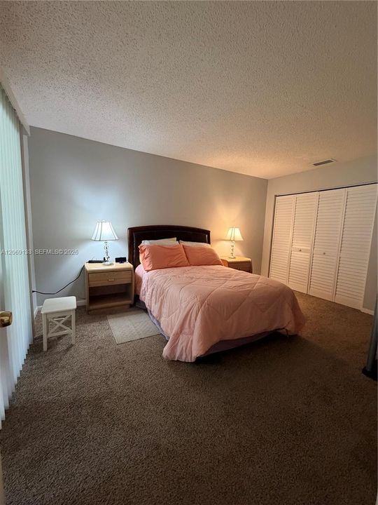 For Sale: $205,000 (2 beds, 1 baths, 863 Square Feet)