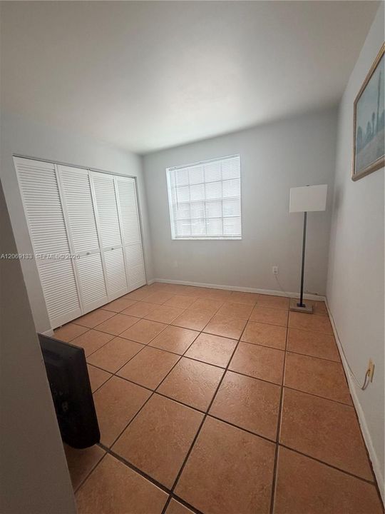 For Sale: $205,000 (2 beds, 1 baths, 863 Square Feet)