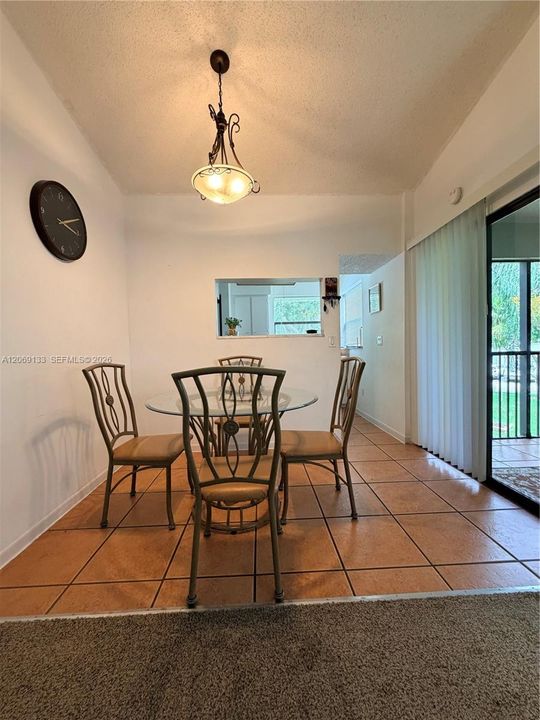 For Sale: $205,000 (2 beds, 1 baths, 863 Square Feet)