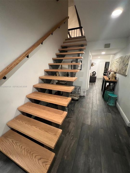 Floating staircase