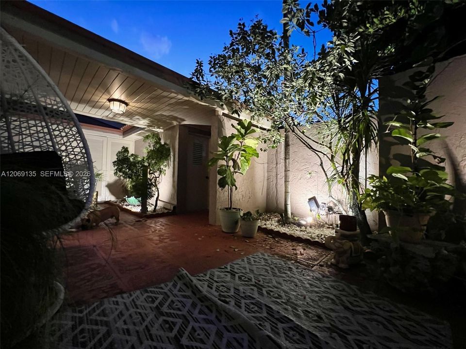 : $589,000 (3 beds, 3 baths, 2350 Square Feet)