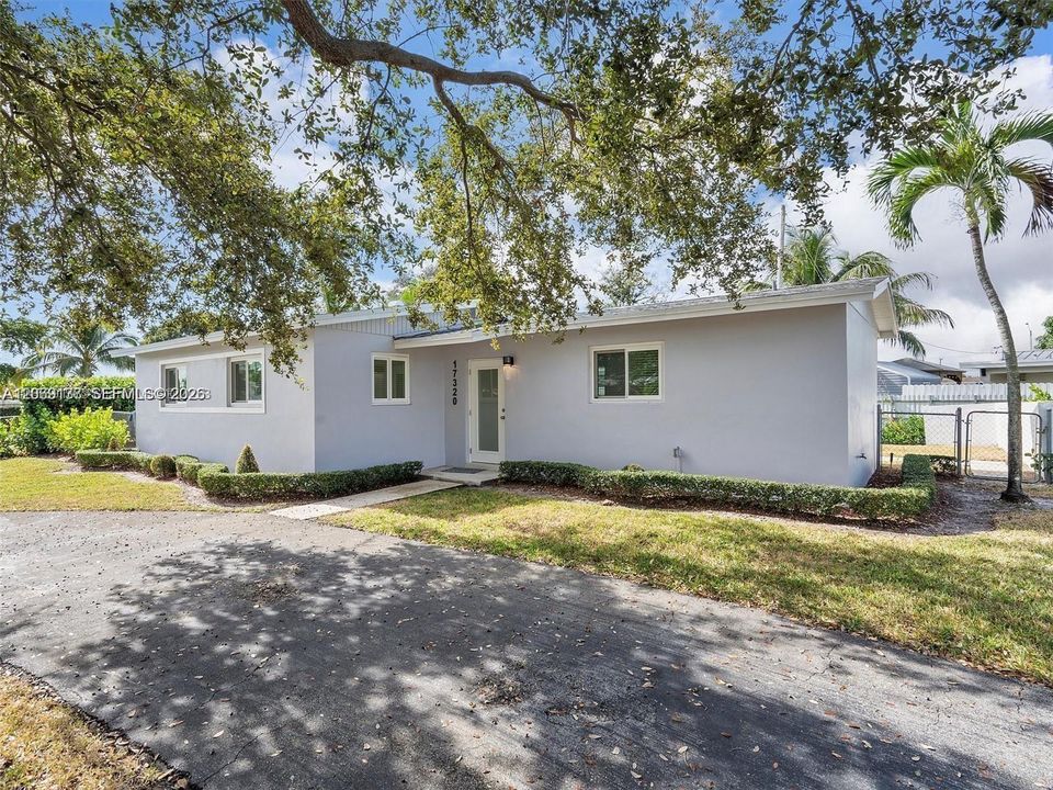 For Sale: $755,000 (3 beds, 2 baths, 1085 Square Feet)