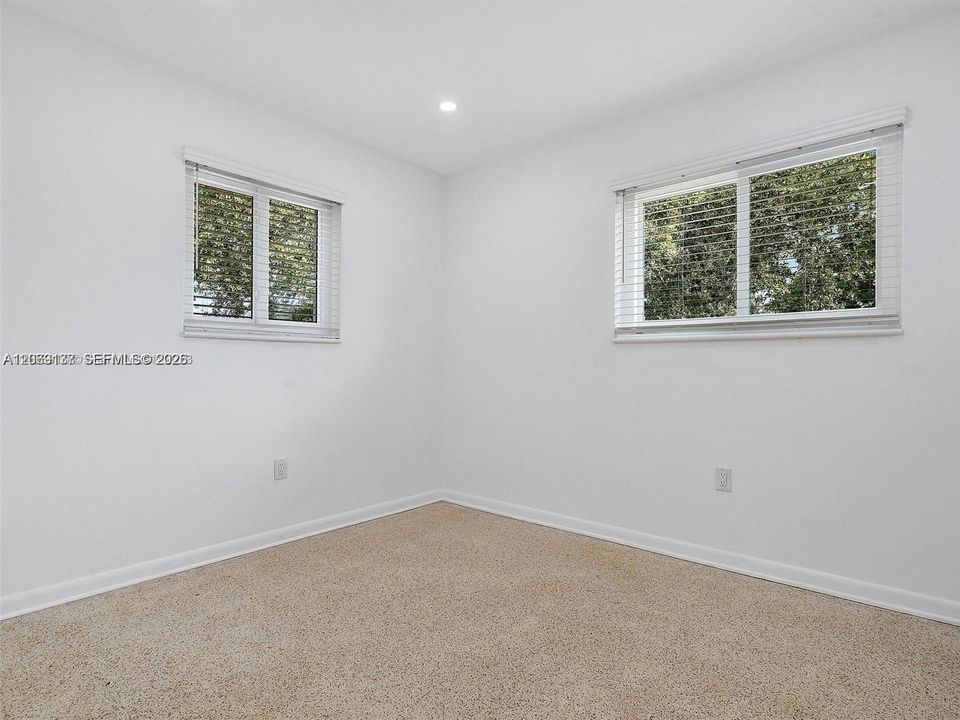 For Sale: $755,000 (3 beds, 2 baths, 1085 Square Feet)