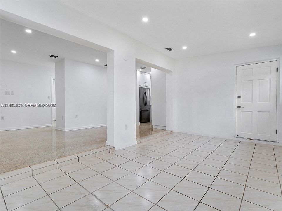 For Sale: $755,000 (3 beds, 2 baths, 1085 Square Feet)
