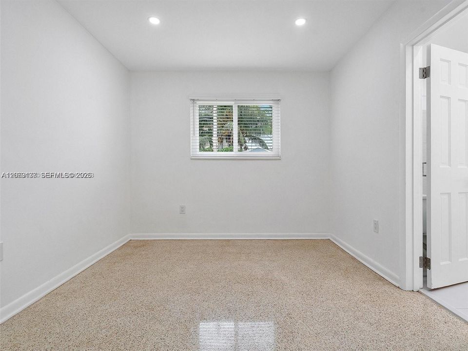 For Sale: $755,000 (3 beds, 2 baths, 1085 Square Feet)