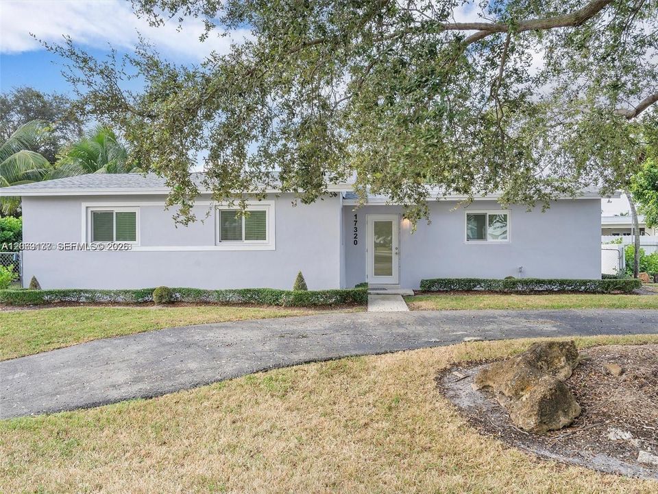 For Sale: $755,000 (3 beds, 2 baths, 1085 Square Feet)