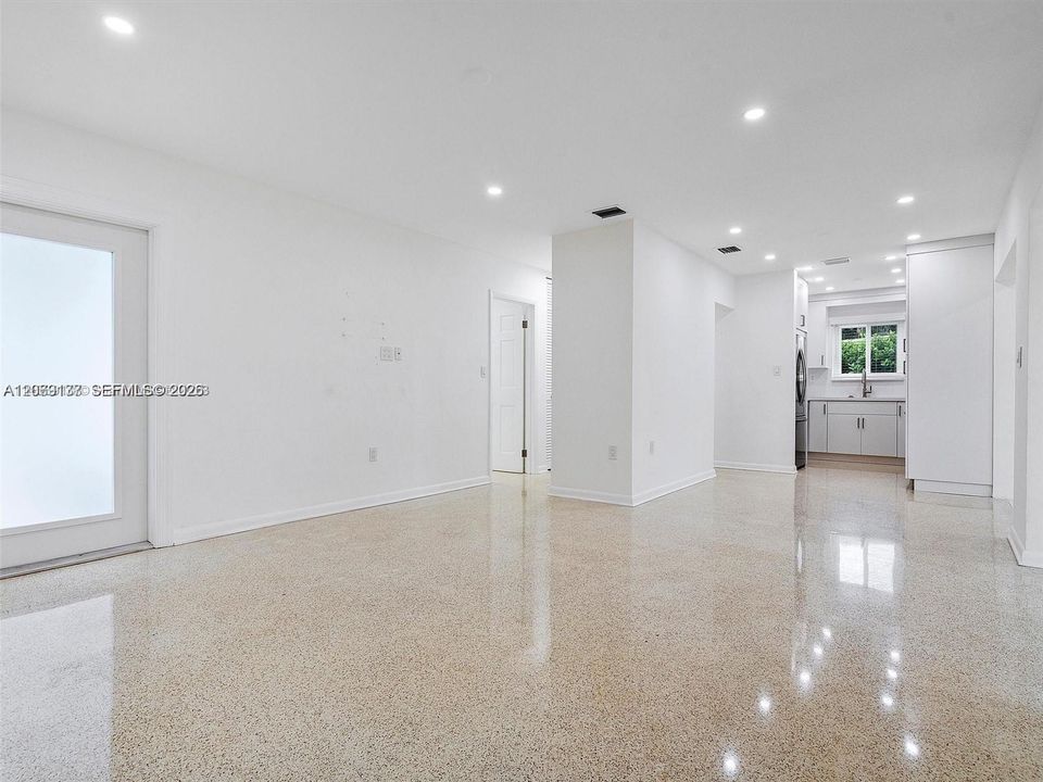 For Sale: $755,000 (3 beds, 2 baths, 1085 Square Feet)