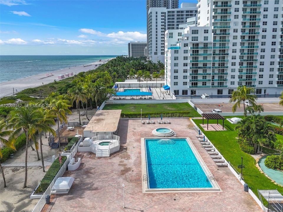 For Rent: $3,500 (1 beds, 1 baths, 938 Square Feet)