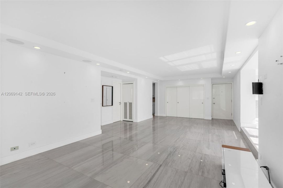 For Rent: $3,500 (1 beds, 1 baths, 938 Square Feet)