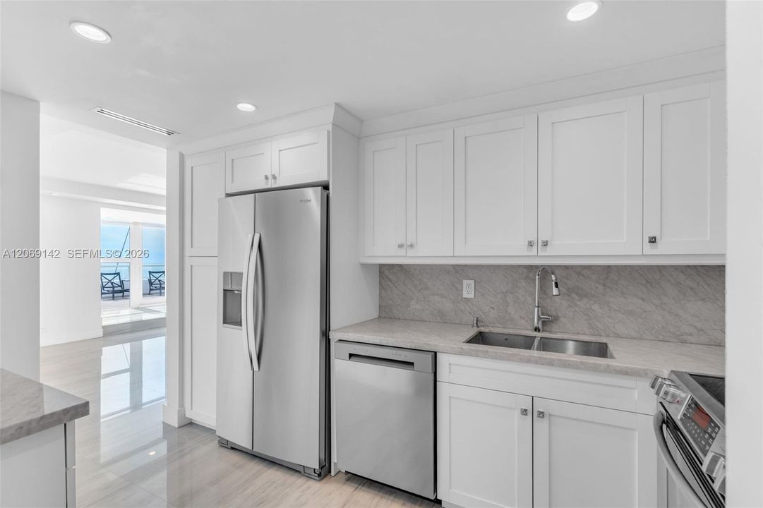 For Rent: $3,500 (1 beds, 1 baths, 938 Square Feet)