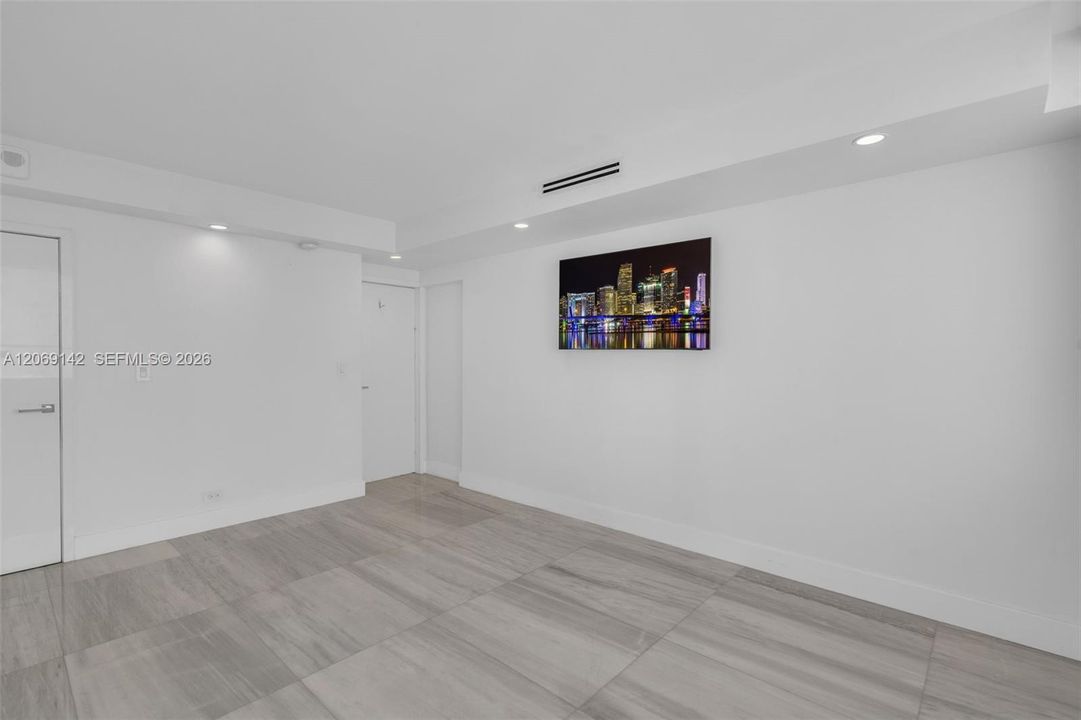For Rent: $3,500 (1 beds, 1 baths, 938 Square Feet)