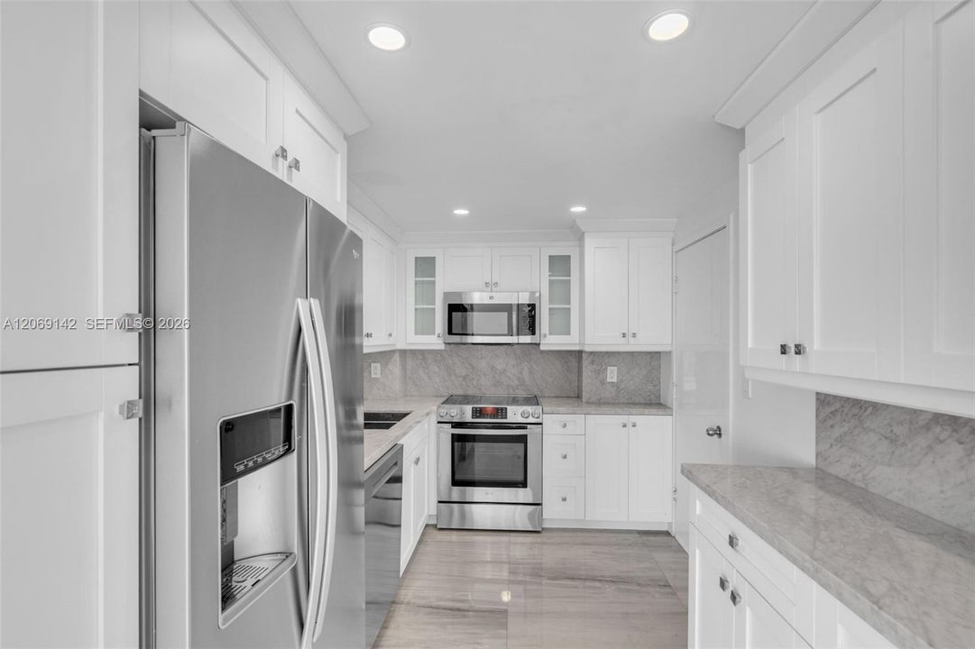 For Rent: $3,500 (1 beds, 1 baths, 938 Square Feet)