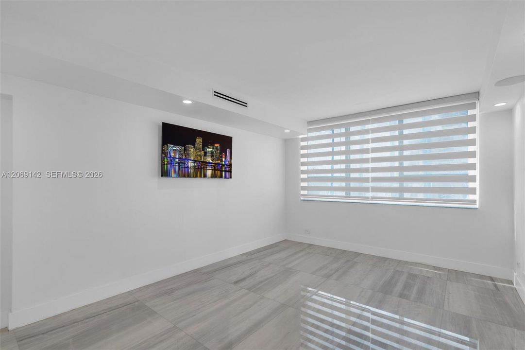 For Rent: $3,500 (1 beds, 1 baths, 938 Square Feet)
