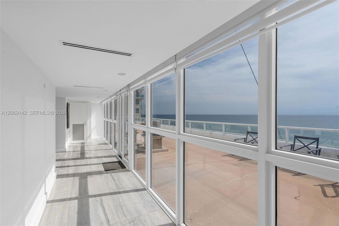 For Rent: $3,500 (1 beds, 1 baths, 938 Square Feet)