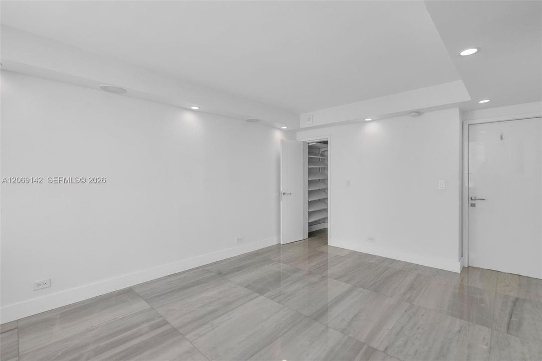 For Rent: $3,500 (1 beds, 1 baths, 938 Square Feet)