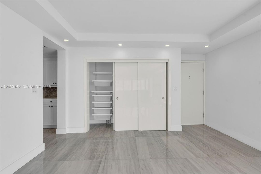 For Rent: $3,500 (1 beds, 1 baths, 938 Square Feet)
