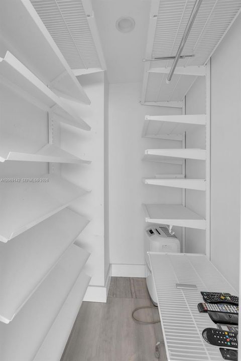 For Rent: $3,500 (1 beds, 1 baths, 938 Square Feet)