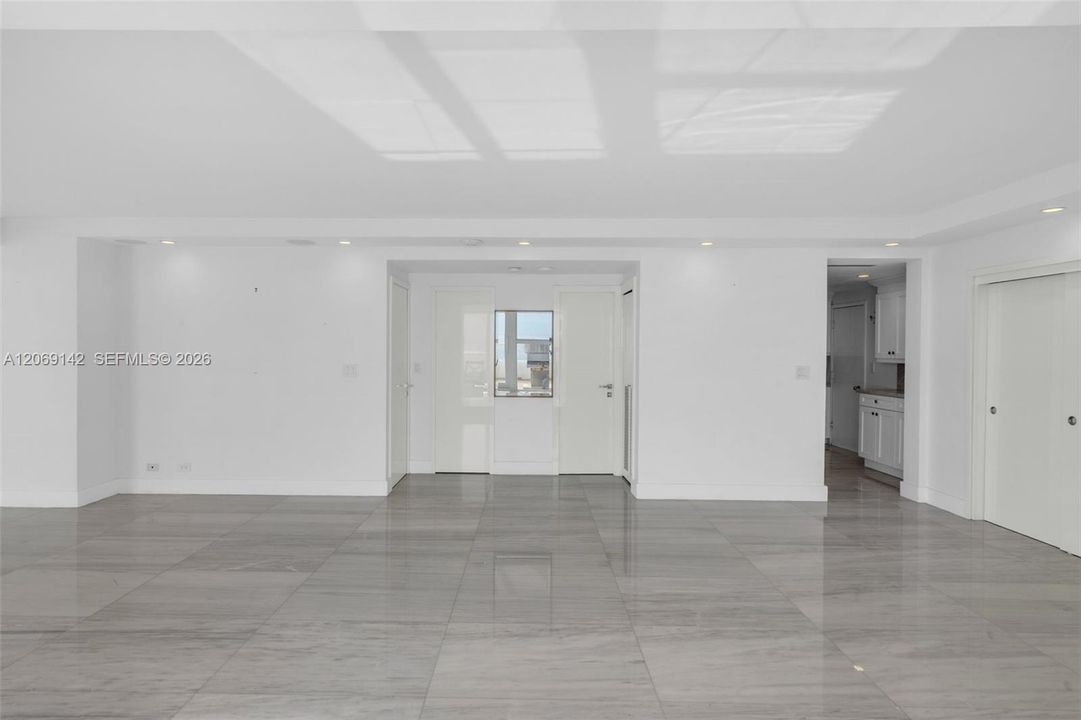 For Rent: $3,500 (1 beds, 1 baths, 938 Square Feet)