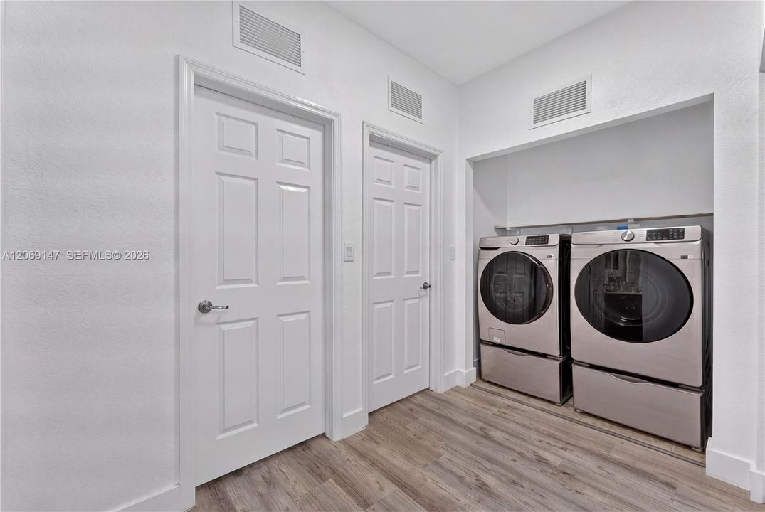 For Sale: $440,000 (3 beds, 2 baths, 1535 Square Feet)