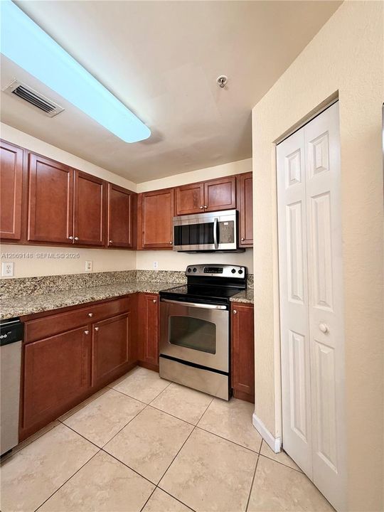 В аренду: $2,950 (3 спален, 2 ванн, 1308 Квадратных фут)