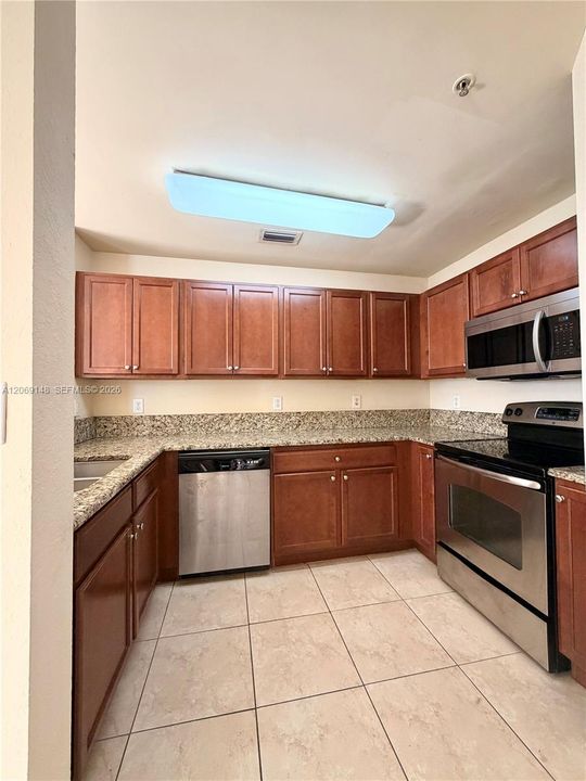 В аренду: $2,950 (3 спален, 2 ванн, 1308 Квадратных фут)