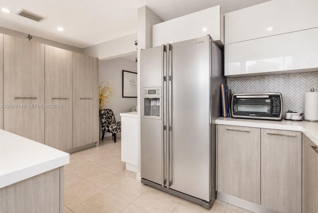 For Sale: $450,000 (2 beds, 1 baths, 1058 Square Feet)