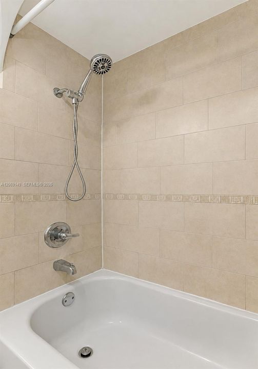 For Sale: $450,000 (2 beds, 1 baths, 1058 Square Feet)