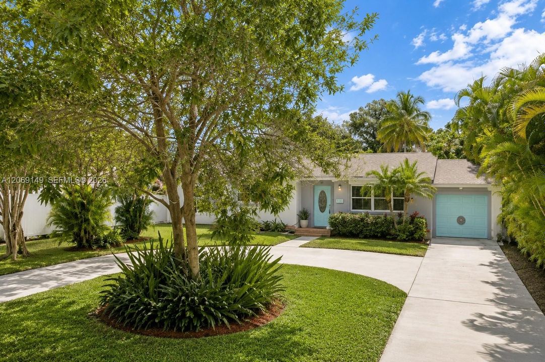 For Sale: $450,000 (2 beds, 1 baths, 1058 Square Feet)