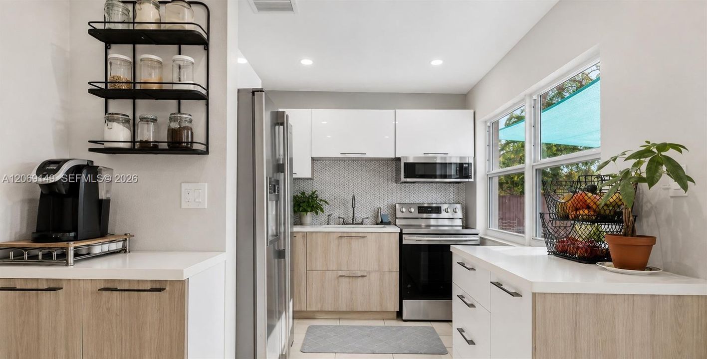 For Sale: $450,000 (2 beds, 1 baths, 1058 Square Feet)