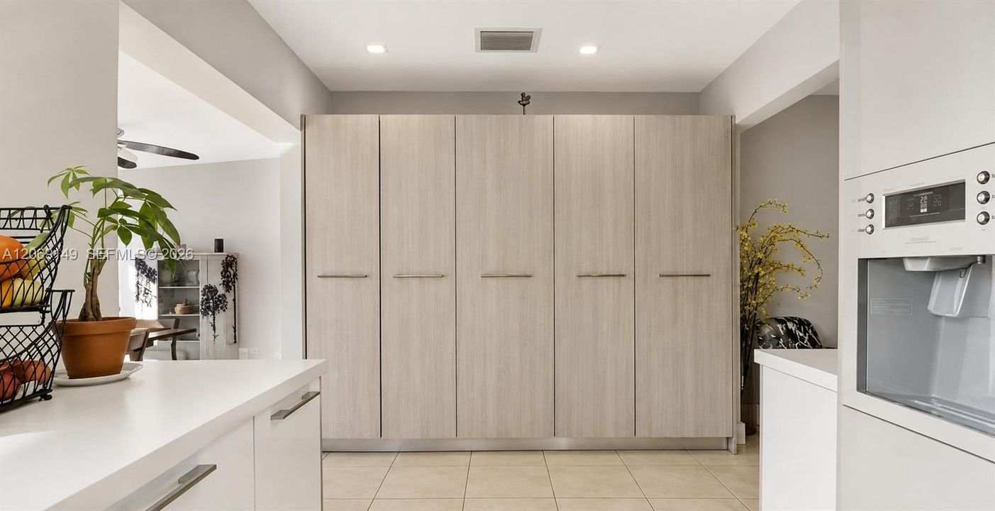For Sale: $450,000 (2 beds, 1 baths, 1058 Square Feet)
