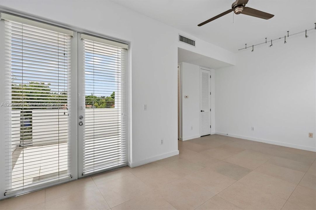 Separate 1 Bedroom/1 Bath Guest Suite with Private balcony
