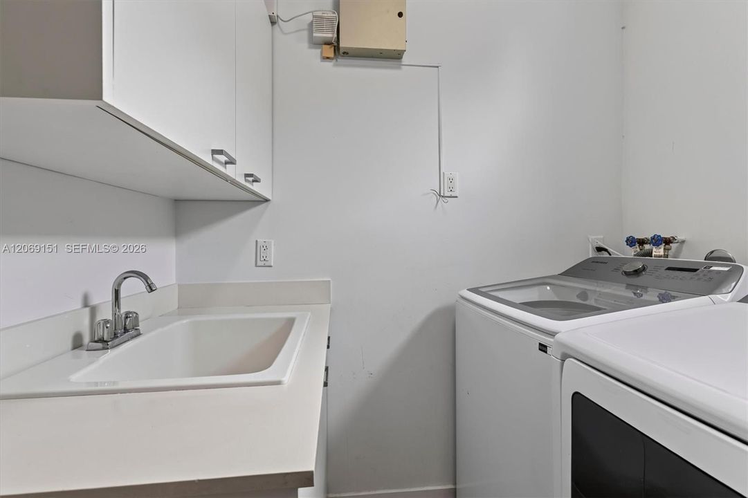 Recently Rented: $14,000 (4 beds, 4 baths, 2763 Square Feet)