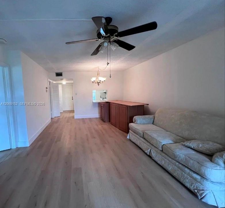 For Sale: $120,000 (2 beds, 2 baths, 990 Square Feet)