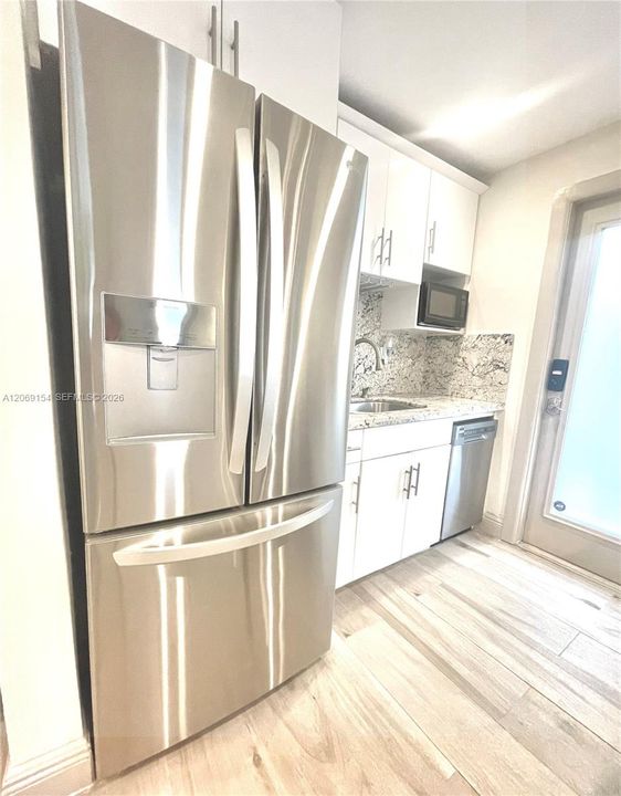 For Sale: $429,000 (1 beds, 1 baths, 700 Square Feet)