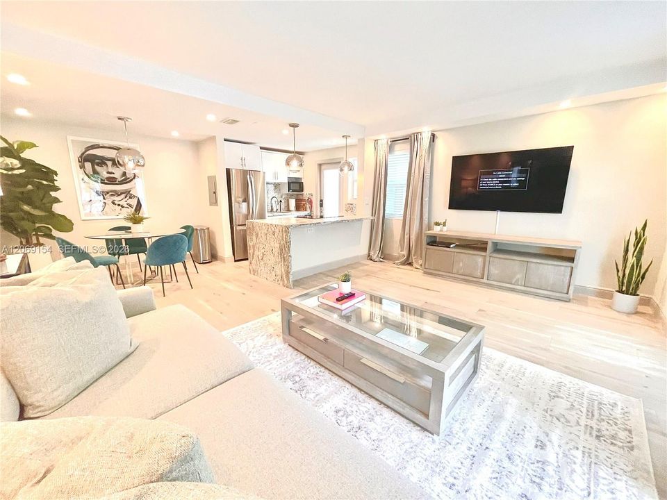 For Sale: $429,000 (1 beds, 1 baths, 700 Square Feet)