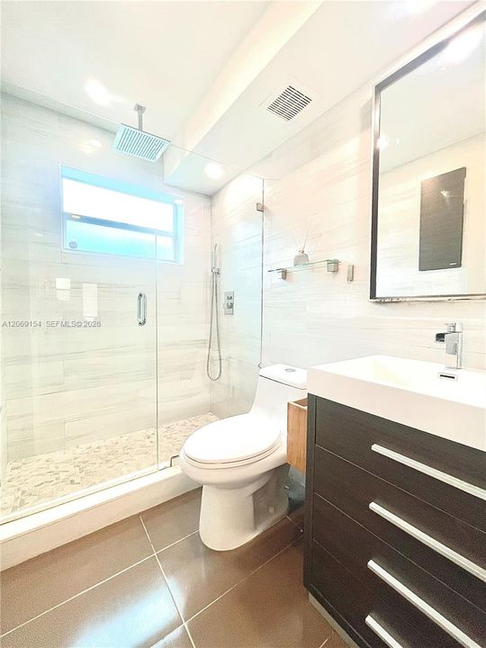 For Sale: $429,000 (1 beds, 1 baths, 700 Square Feet)