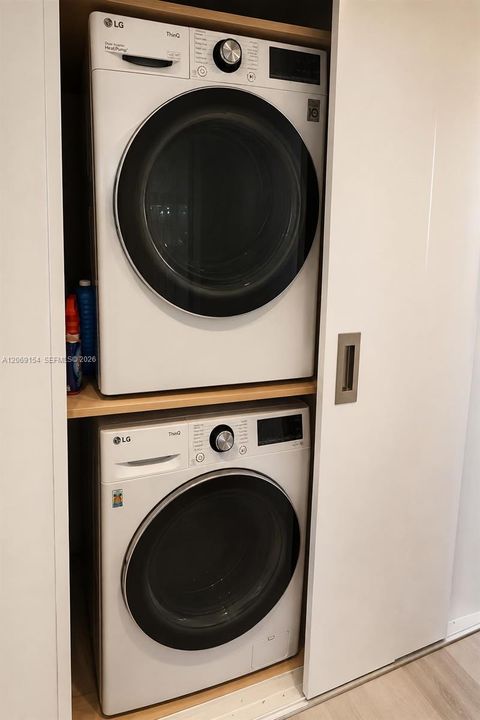 For Sale: $429,000 (1 beds, 1 baths, 700 Square Feet)