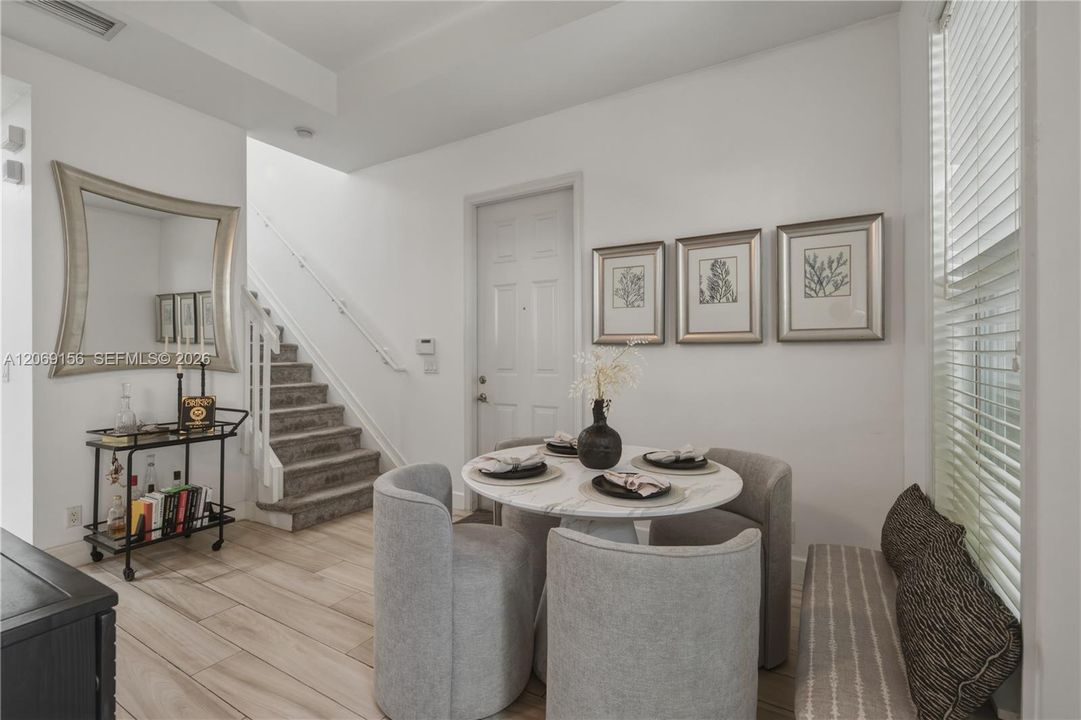 En Venta: $465,000 (3 camas, 2 baños, 1562 Pies cuadrados)