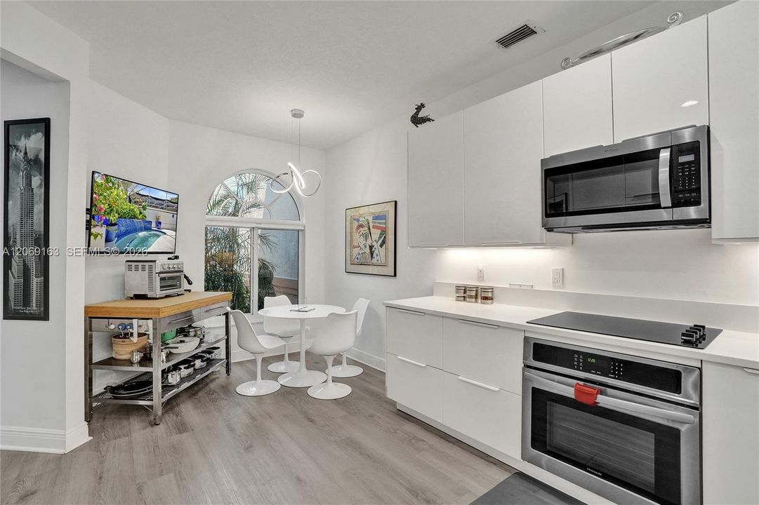 For Rent: $5,499 (3 beds, 3 baths, 2617 Square Feet)