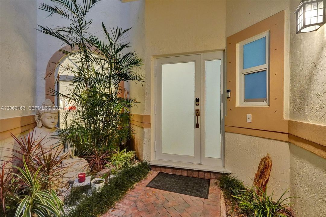For Rent: $5,499 (3 beds, 3 baths, 2617 Square Feet)