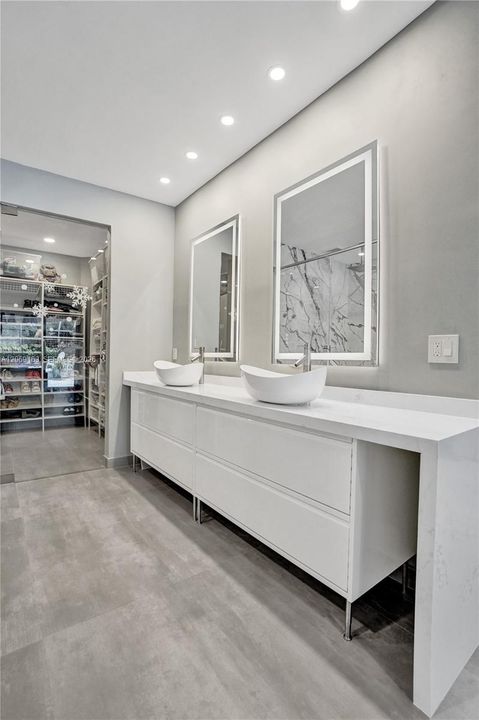 For Rent: $5,499 (3 beds, 3 baths, 2617 Square Feet)