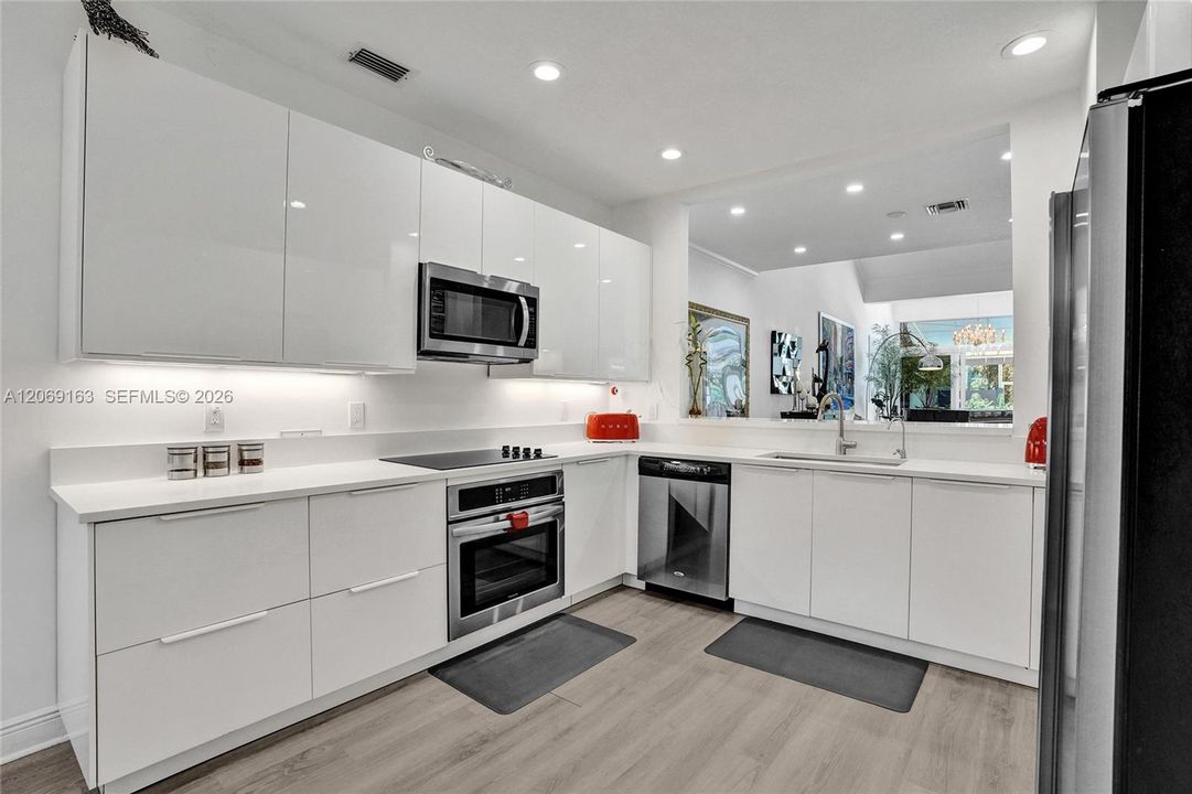 For Rent: $5,499 (3 beds, 3 baths, 2617 Square Feet)