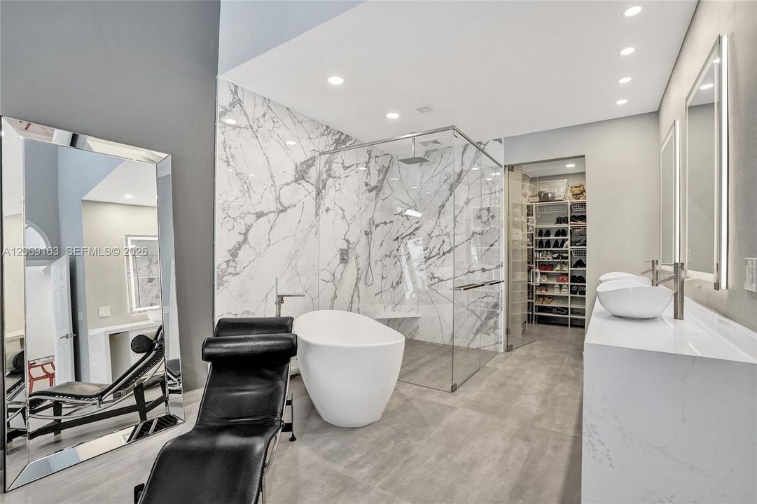 For Rent: $5,499 (3 beds, 3 baths, 2617 Square Feet)