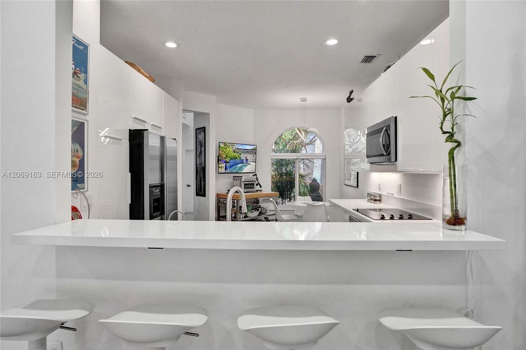 For Rent: $5,499 (3 beds, 3 baths, 2617 Square Feet)