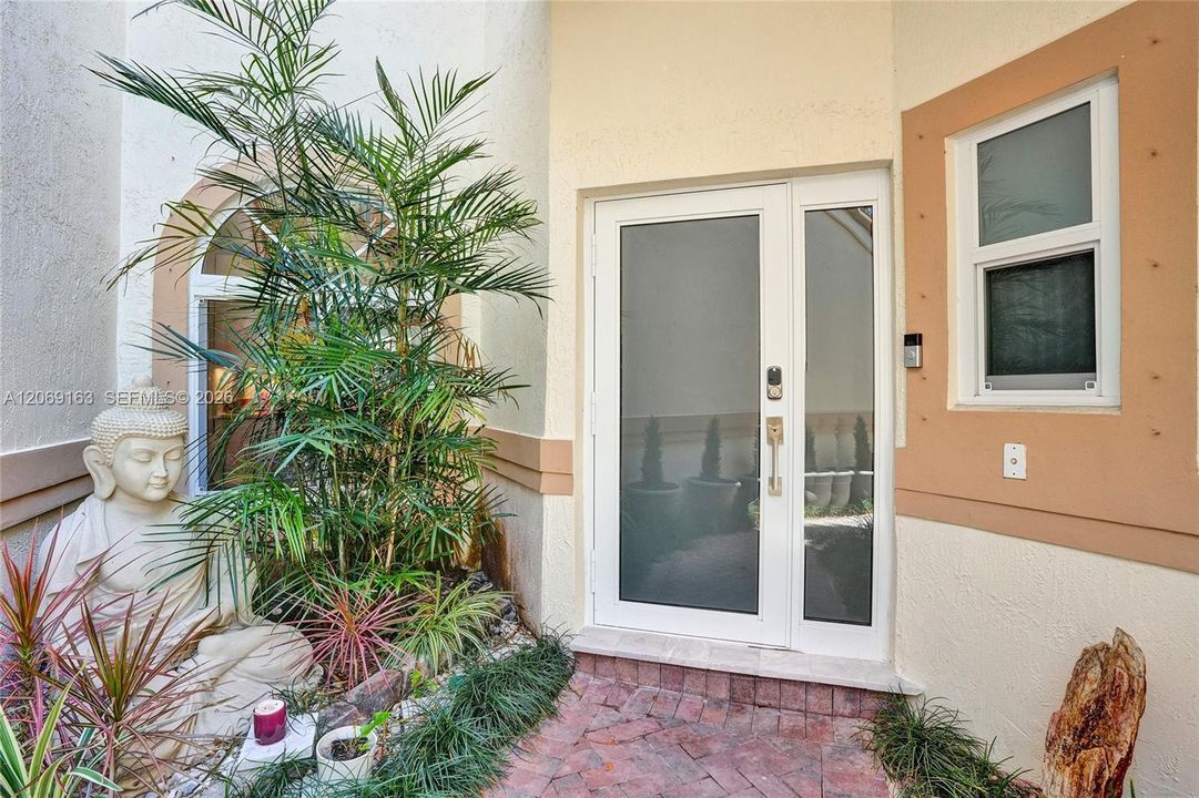 For Rent: $5,499 (3 beds, 3 baths, 2617 Square Feet)